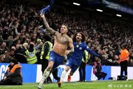 有点搞笑大卫-詹姆斯被撞到鼻子 塞进两团纸就上场罚球了